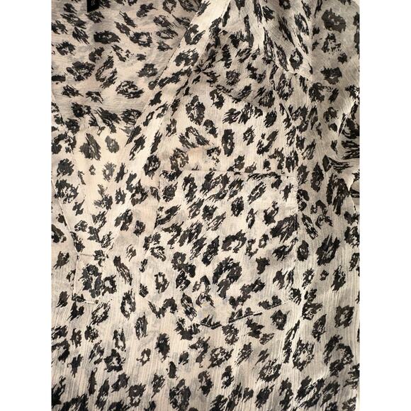 Maurices Women’s Leopard Print Sheer Blouse Size M Tan Black 3/4 Sleeve - Picture 4 of 9